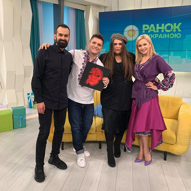 Розкішна україночка: Лілія Ребрик підкорила появою в незвичайній вишиванці з кропиви