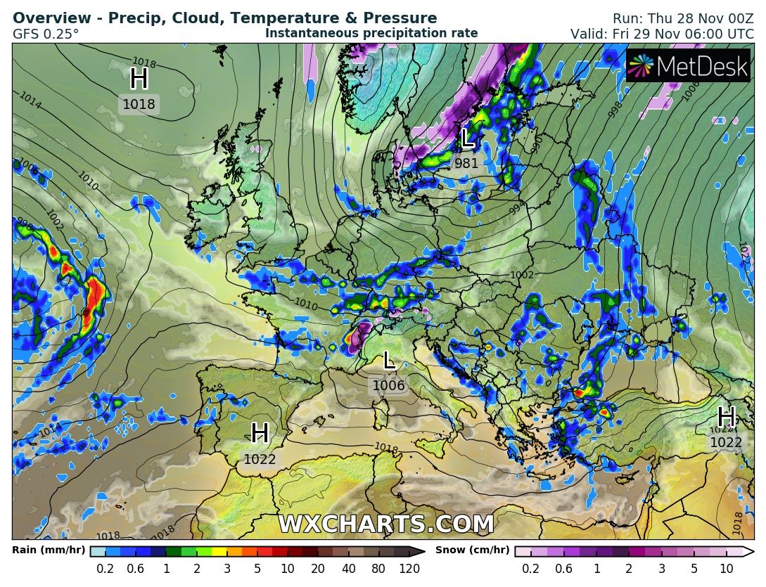 Завтра Україну накриють дощі
