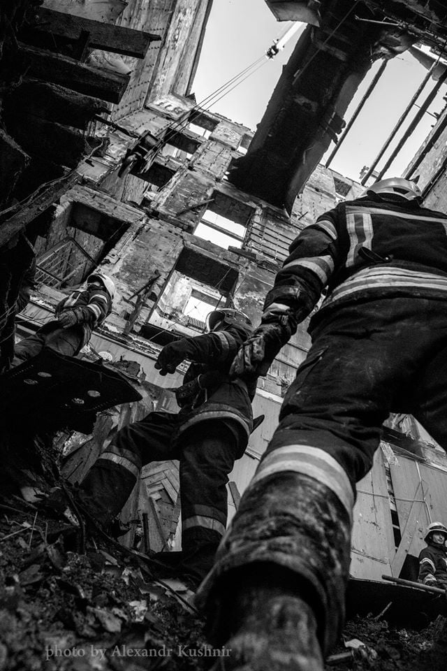 Дуже боляче і страшно: студентка зі сльозами на очах розповіла про пожежу в Одесі