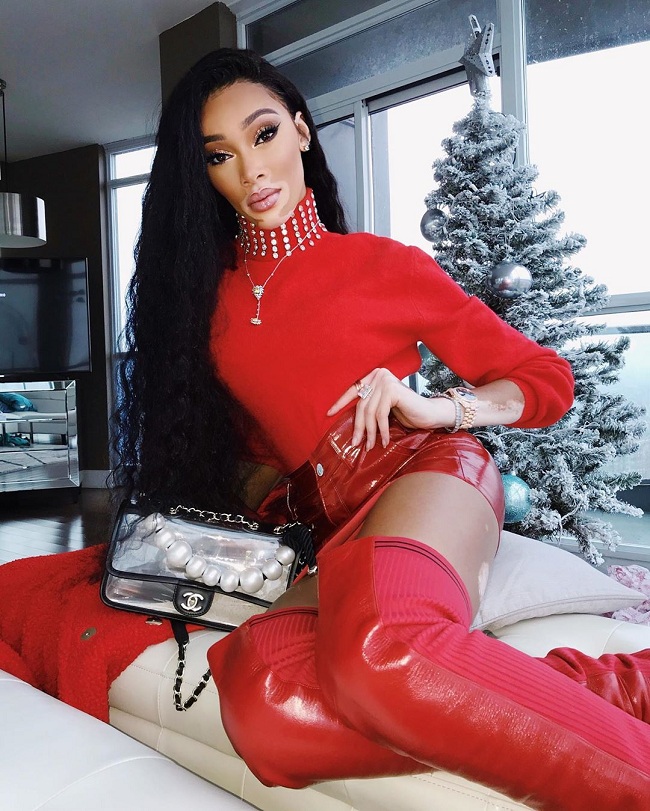 В червоному латексі і ботфортах: Вінні Харлоу показала бездоганне тіло в спокусливому total look