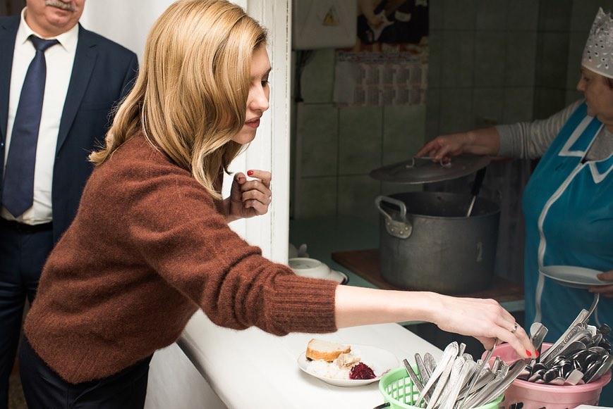 Олена Зеленська в Баку показала, як ненудно носити класику цієї зими