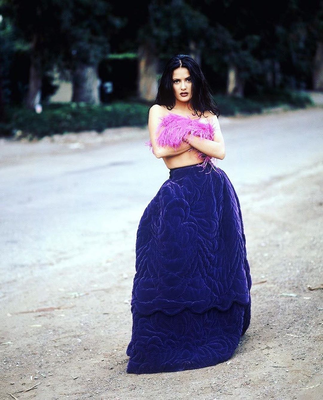 Она не меняется! Сальма Хайек показала редкие архивные кадры из молодости