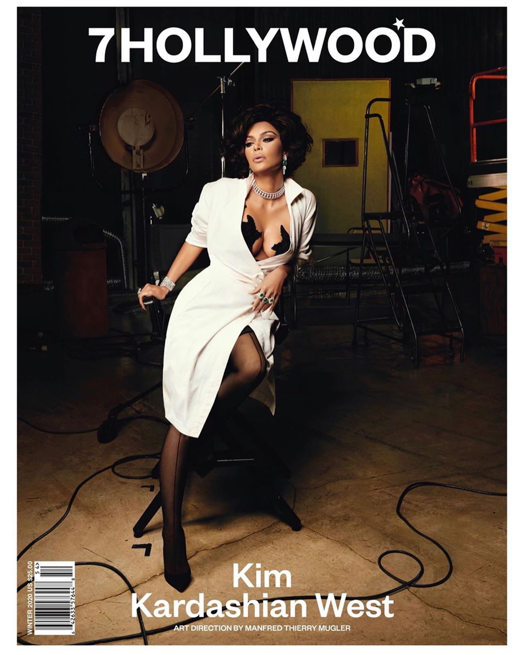 Розкішна діва: Кім Кардашьян блиснула пишними формами у відвертих сукнях Thierry Mugler