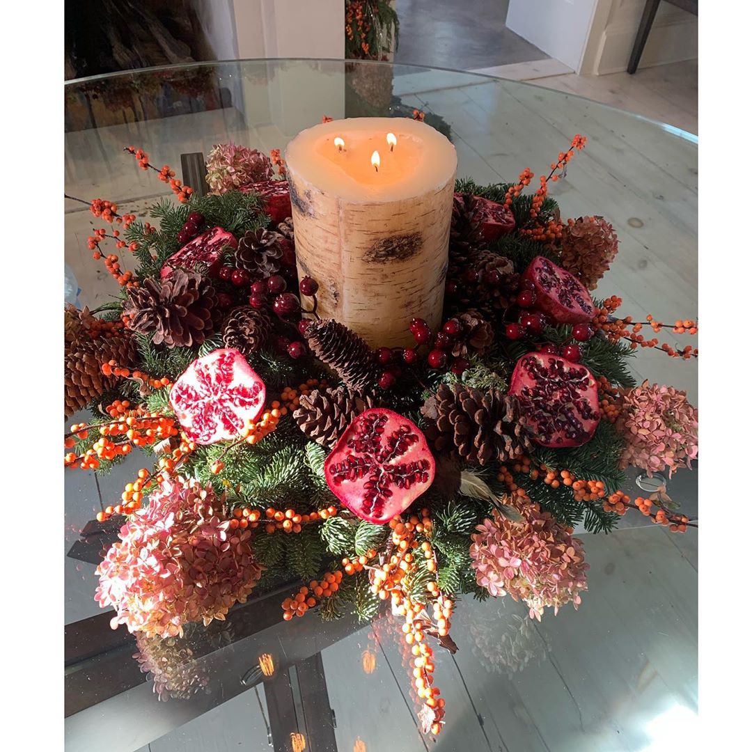 Дикое Рождество: Белла Хадид восхитила стройной фигурой в необычном наряде