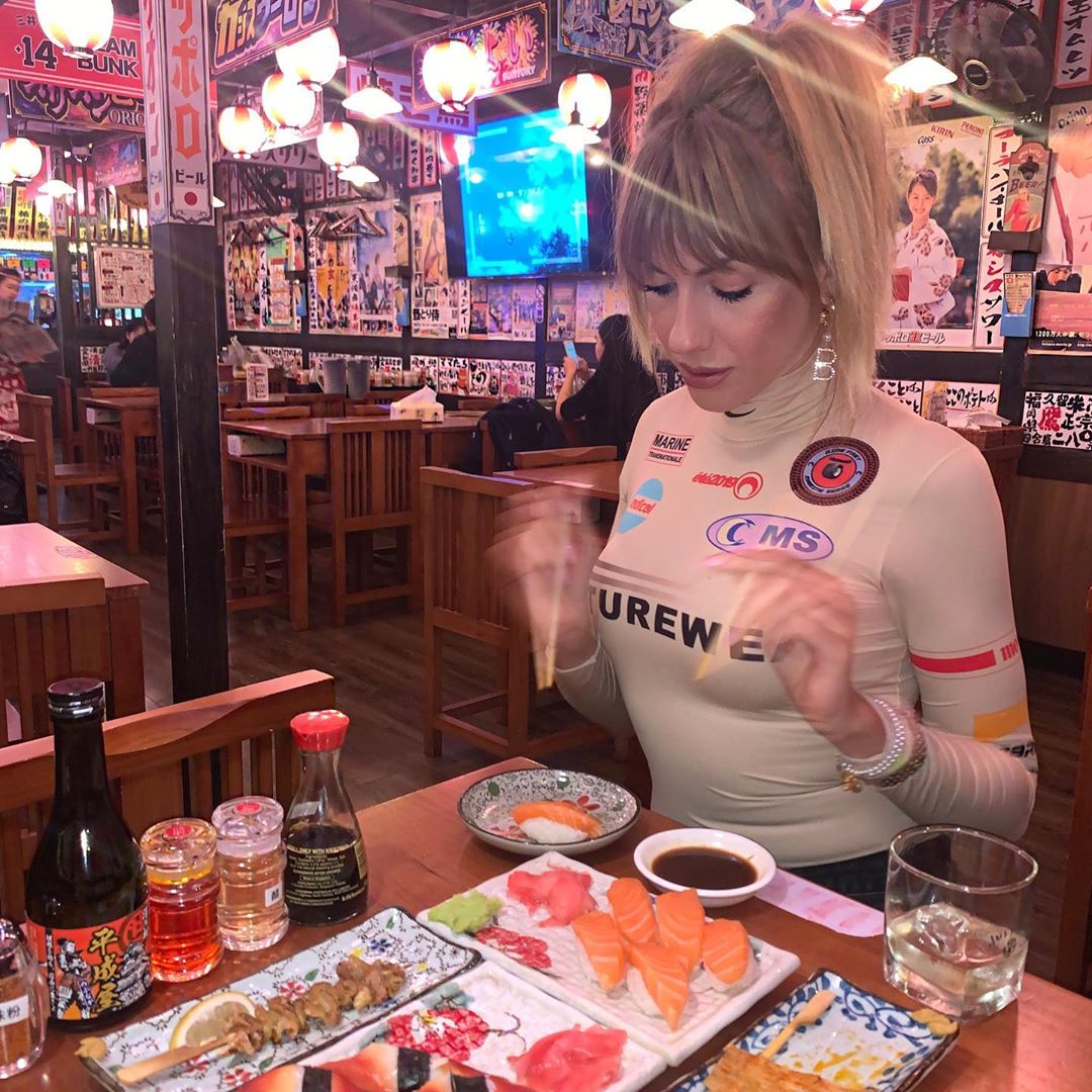 Ой, дівчатка: Леся Нікітюк показала, чим об'їдається в Китаї