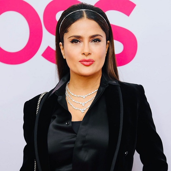 Стройная и стильная: Сальма Хайек демонстрирует идеальную фигуру в трендовых вещах сезона