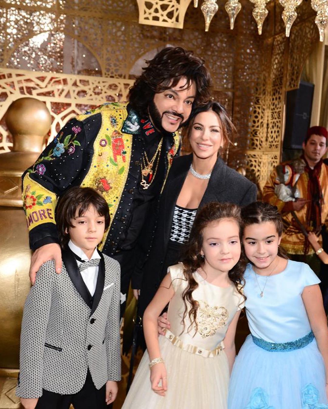 Такая взрослая! Ани Лорак умилила сеть  праздничным фото с дочкой