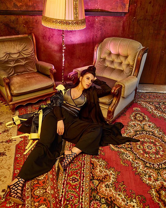 Чем шумнее, тем круче: Джамала поразила внушительным декольте и новогодним настроем