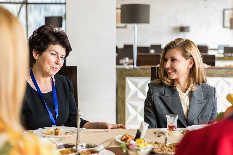 Ідеально для офісу: Олена Зеленська з'явилася в новому образі ефектному