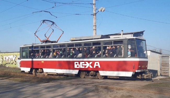 Україна занурилася в транспортний колапс: по 10 людей і всі в масках