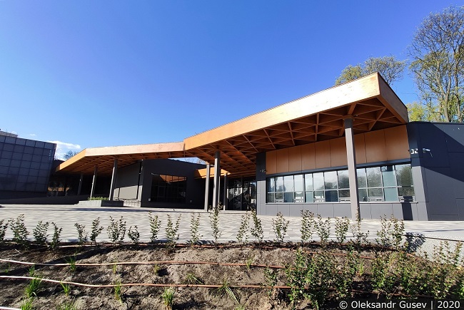 Київський зоопарк почали ламати бульдозерами: відео руйнування епохи