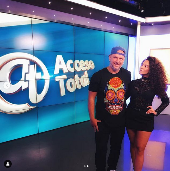 "Когда они признаются?" Каменских в дерзком мини засмотрелась на Потапа