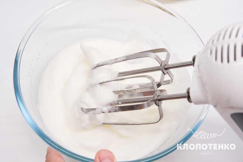 Клопотенко дал рецепт нежнейшей творожной запеканки с бананом: она сведет вас с ума!