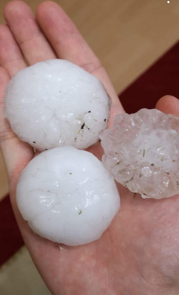 Шторм во Франции показали на зрелищных снимках. Фото