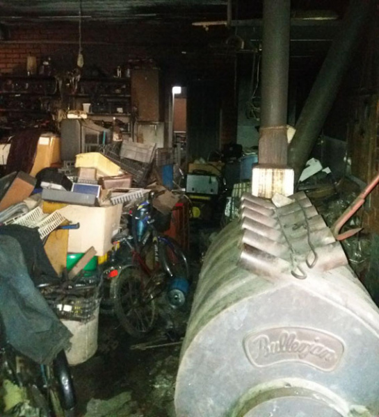 В Мариуполе произошел пожар на складе, есть погибшие