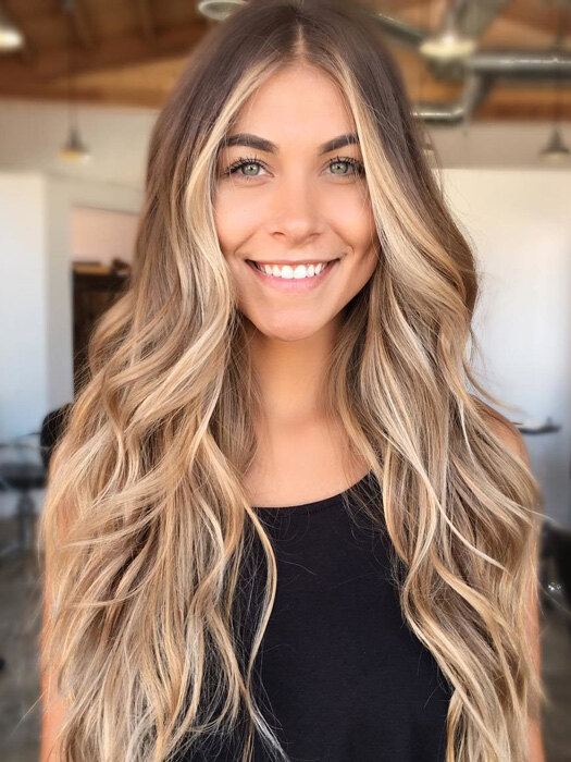 Будь неотразимой! Стилисты назвали самые модные окрашивания осени 2020