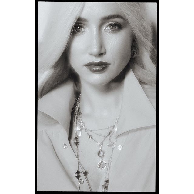 Анна Різатдінова у новому іміджі розбурхала шанувальників радикальними змінами