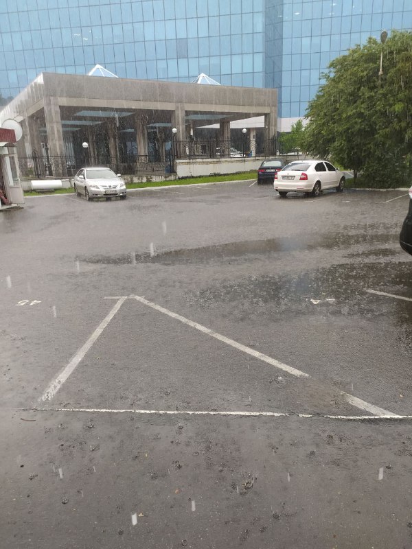 На Киев обрушился сильный ливень с градом