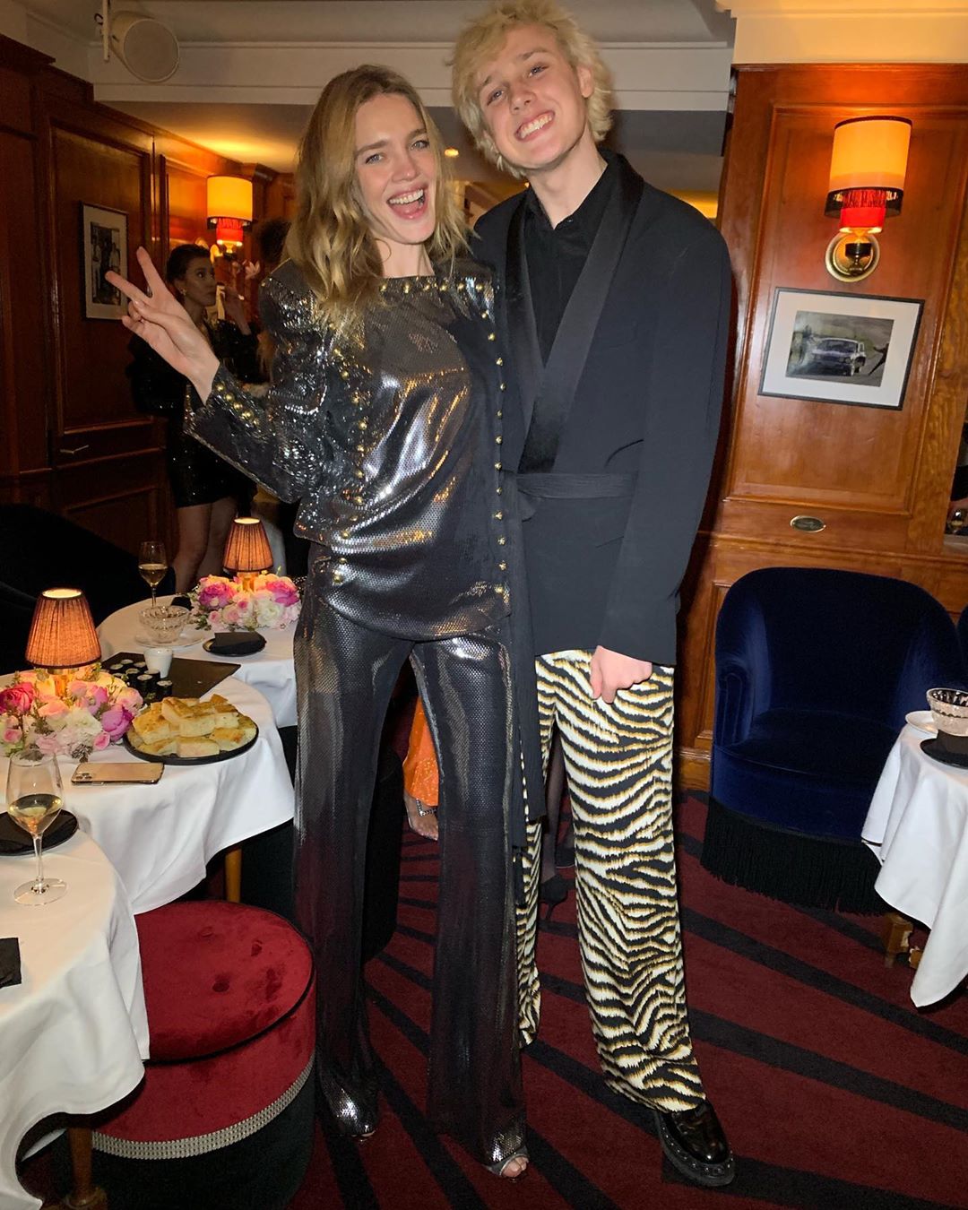 Ідеальна пара: Наталія Водянова блищить в стильному образі і в компанії чоловіка