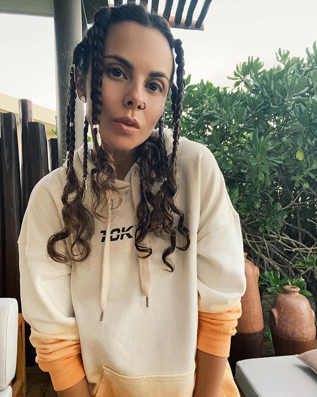 Дерзкая Настя Каменских с новой прической вызвала жаркие споры в сети