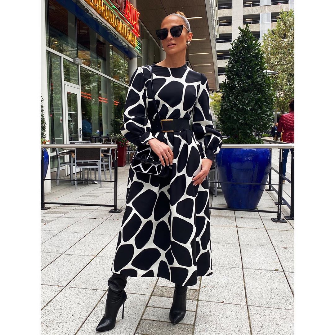 Альтернатива &quot;леопарду&quot;: Дженніфер Лопес показала розкішний образ з оригінальним анімалістичним принтом