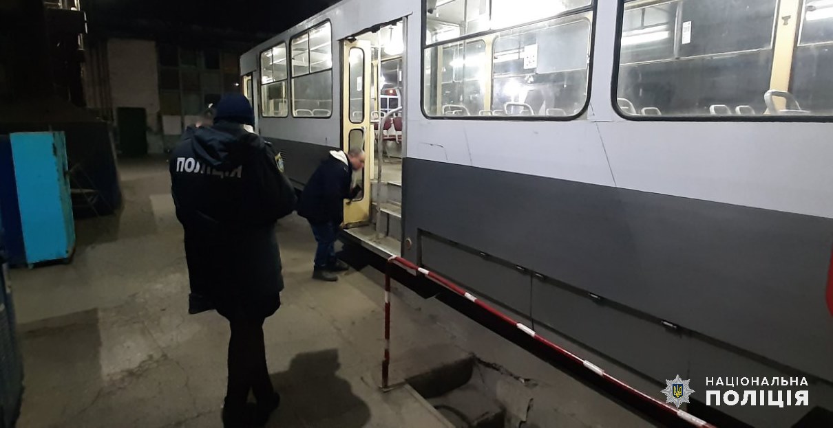 У Миколаєві обстріляли трамваї з пасажирами: всі деталі і фото