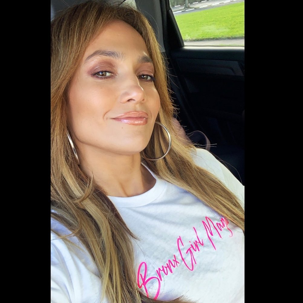 Королева гламуру: Дженніфер Лопес показала, як створити трендовий блискучий макіяж на кожен день