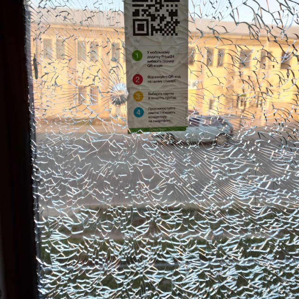 У Миколаєві обстріляли трамваї з пасажирами: всі деталі і фото