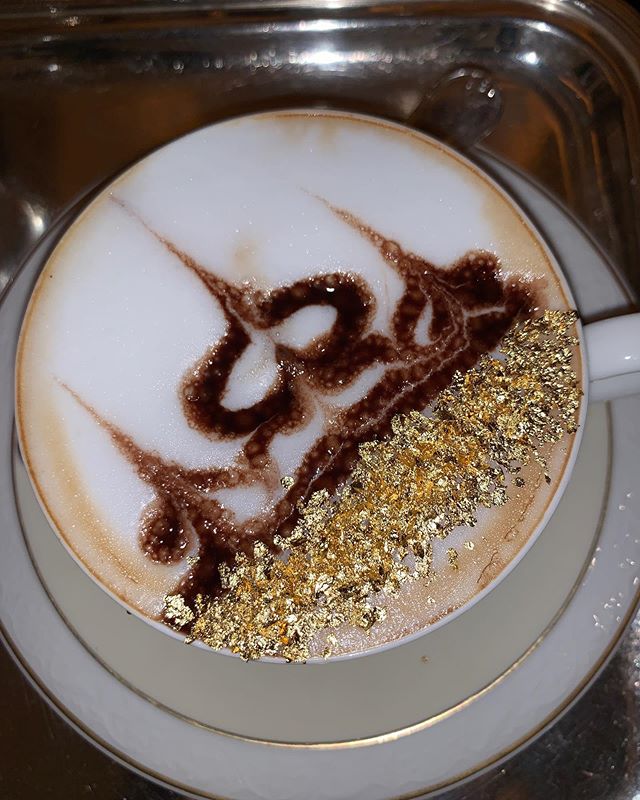 Леся Нікітюк засвітила плоский животик у облягаючому вбранні "хижачки"