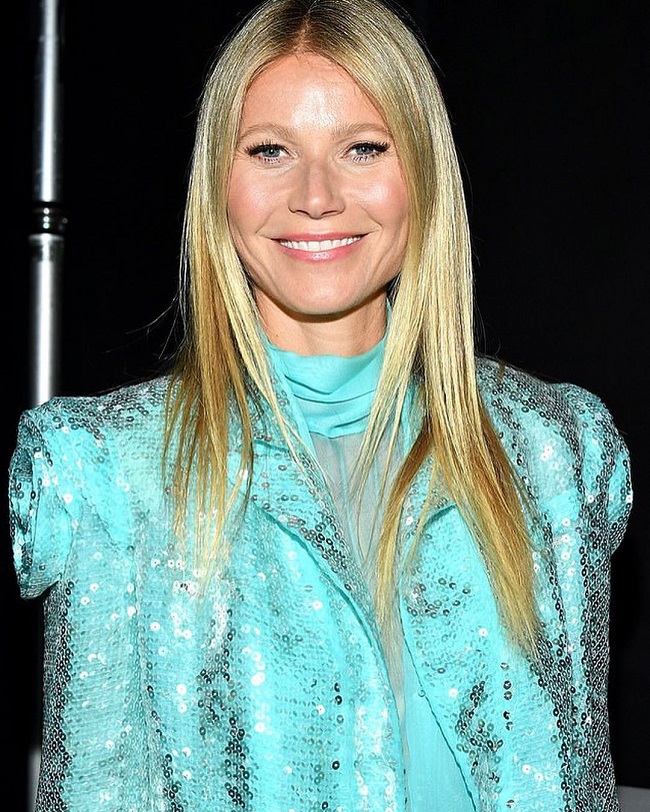 Прекрасная девушка в ужасном наряде: в сети раскритиковали новый образ Гвинет Пэлтроу