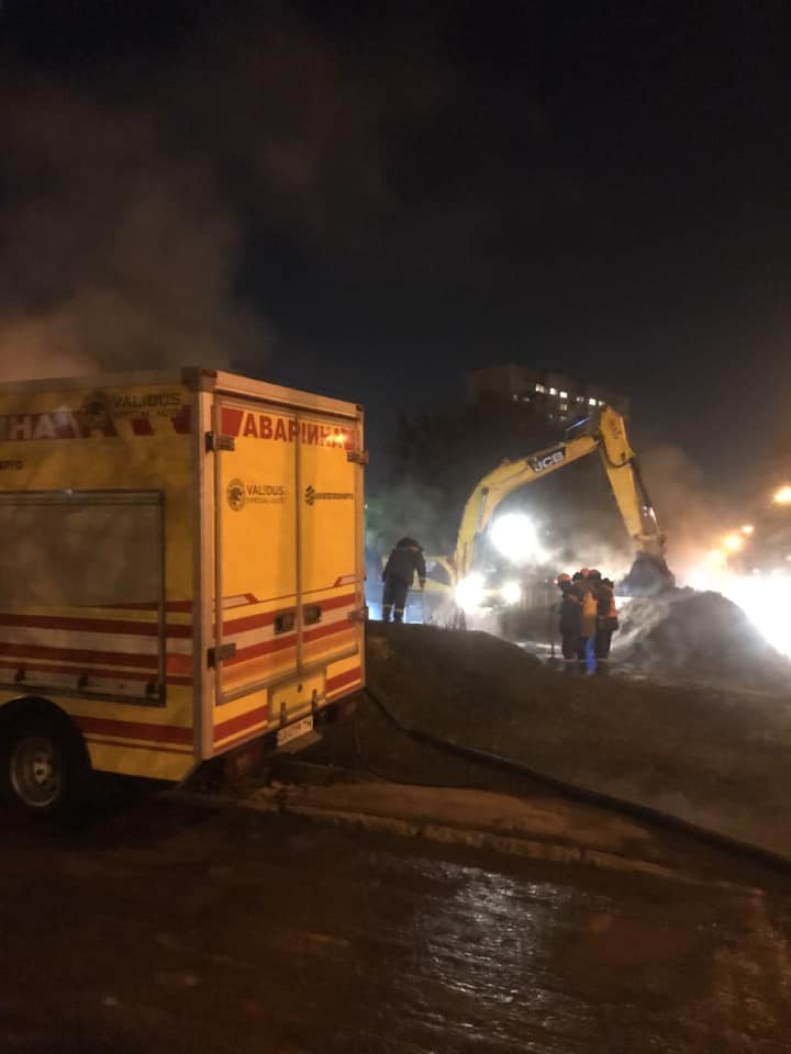 У Києві знову прорвало труби: де сталася НП