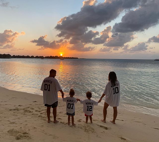 Лучшее в жизни: MONATIK показал лицо младшего сыночка в день его рождения