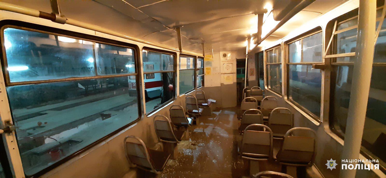 У Миколаєві обстріляли трамваї з пасажирами: всі деталі і фото