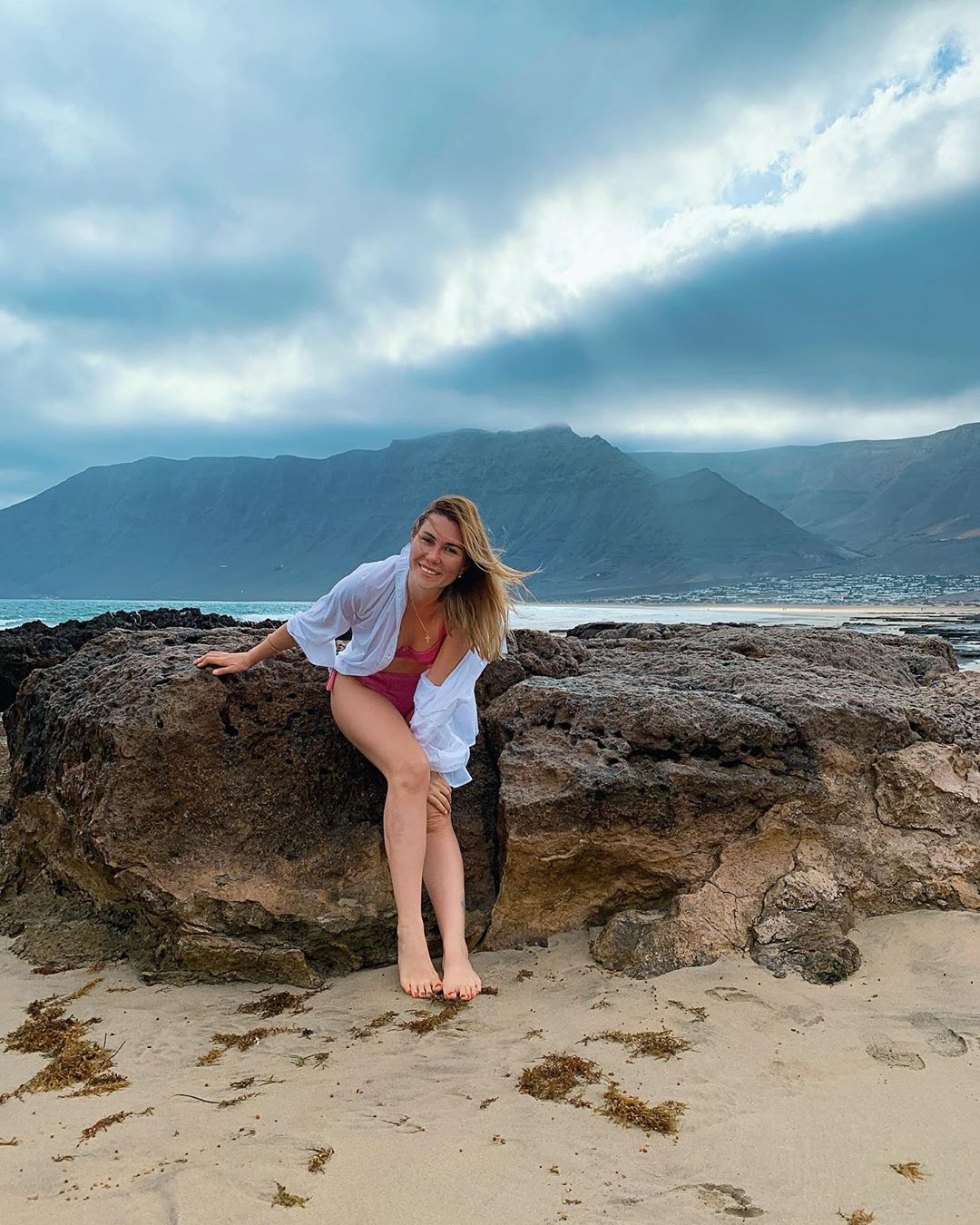 Скандальний екс-президент ФФУ стане батьком в 70 років: відео та фото щасливої пари