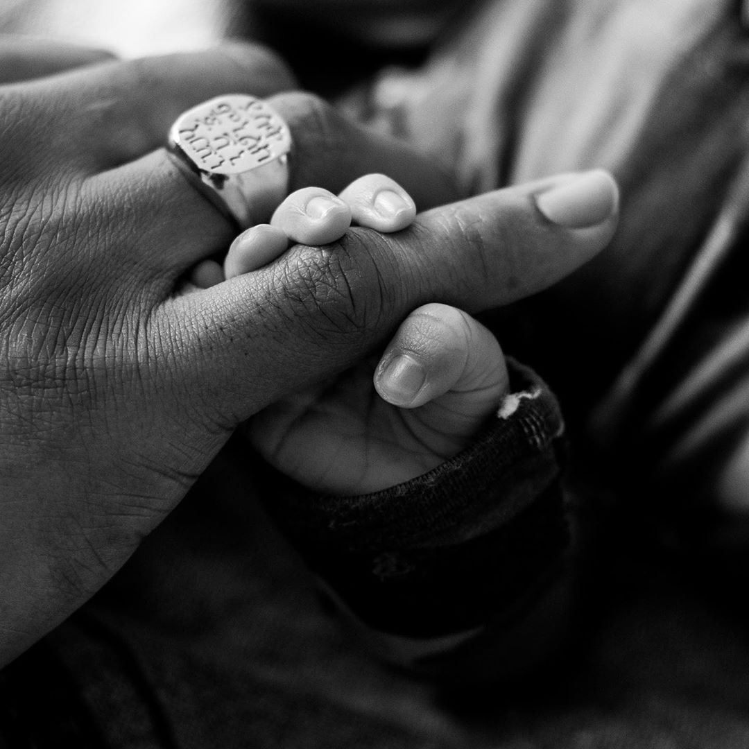 Мої улюблені хлопчики: Ешлі Грем розчулила мережу зворушливим фото з чоловіком і сином