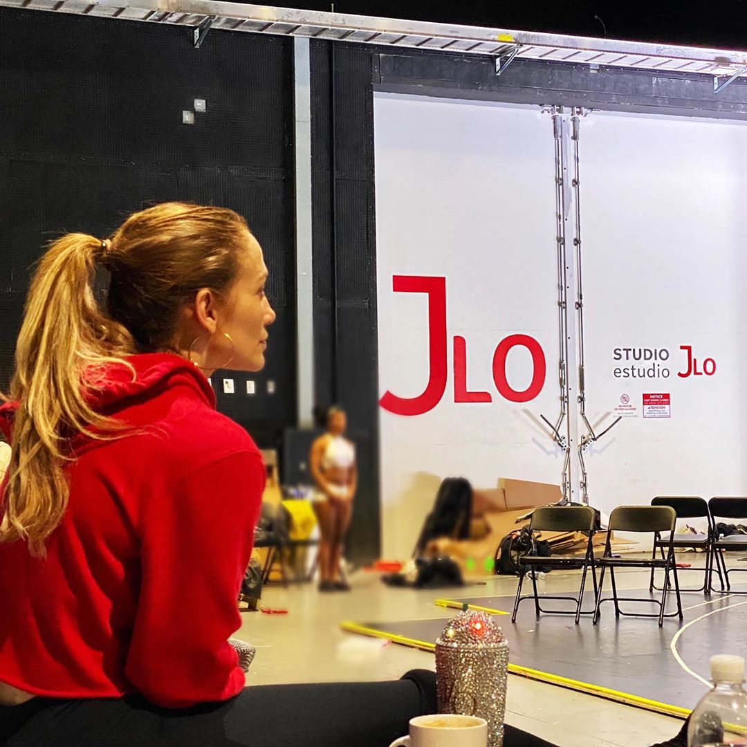 Мамина радость: Дженнифер Лопес показала, как ее поддерживает дочь на изнуряющих репетициях