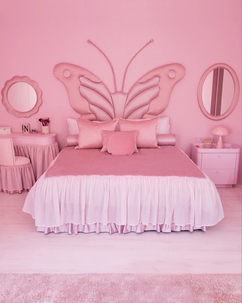 Мінімалізм і дивні скульптури: Кім Кардашян показала, як виглядає їх з Каньє Уестом будинок