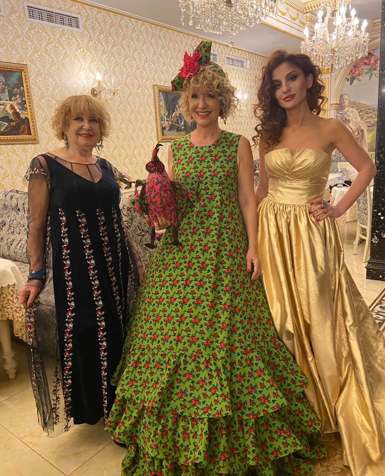 Украинка получила корону на необычном международном конкурсе: яркие фото и видео