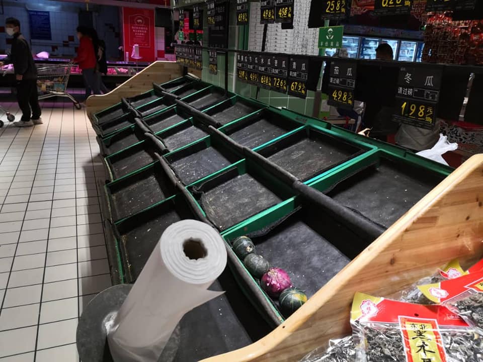 Температуру міряють всім: українці в Китаї розповіли гірку правду про вірус