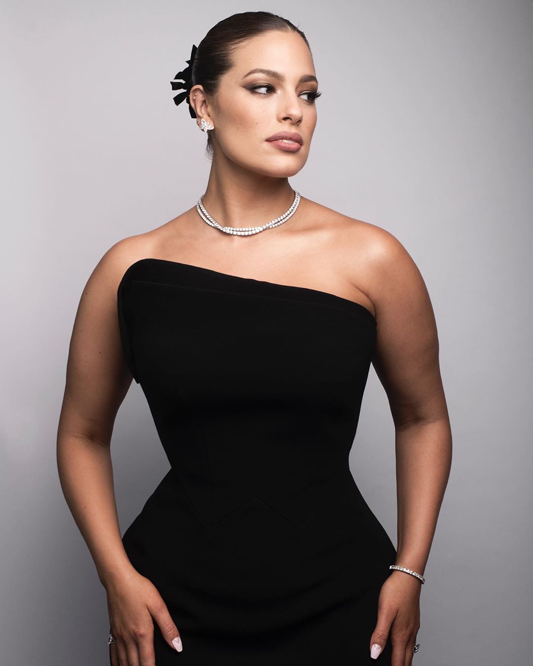 Тоді і зараз: Ешлі Грем показала "правдиве" селфі молодої мами