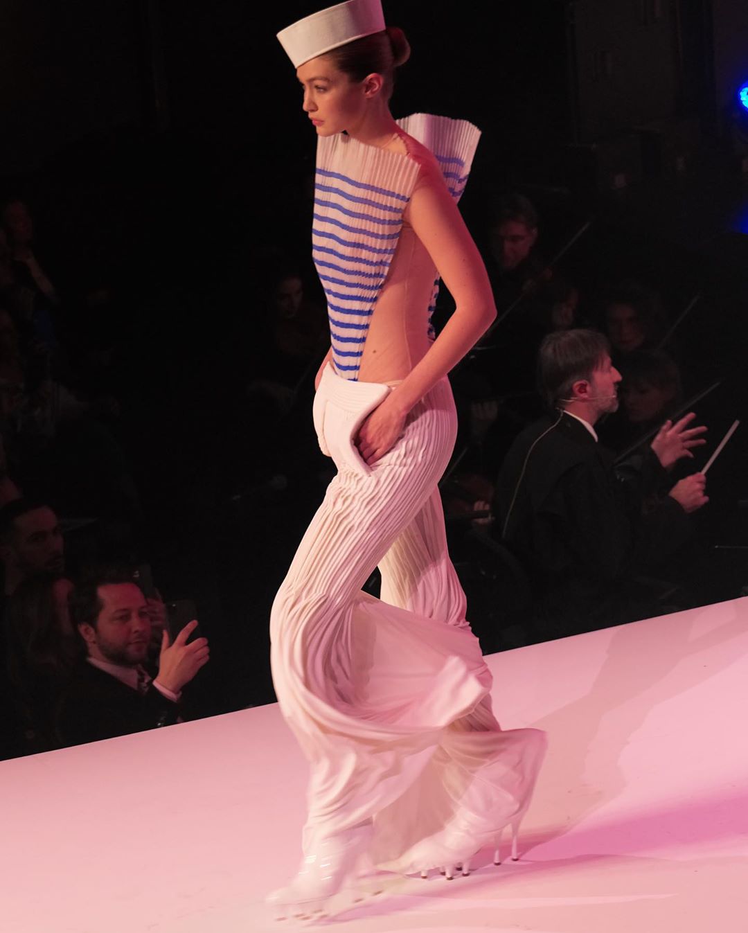 Ирина Шейк, Джиджи и Белла Хадид, Винни Харлоу и другие на юбилейном шоу Jean Paul Gaultier