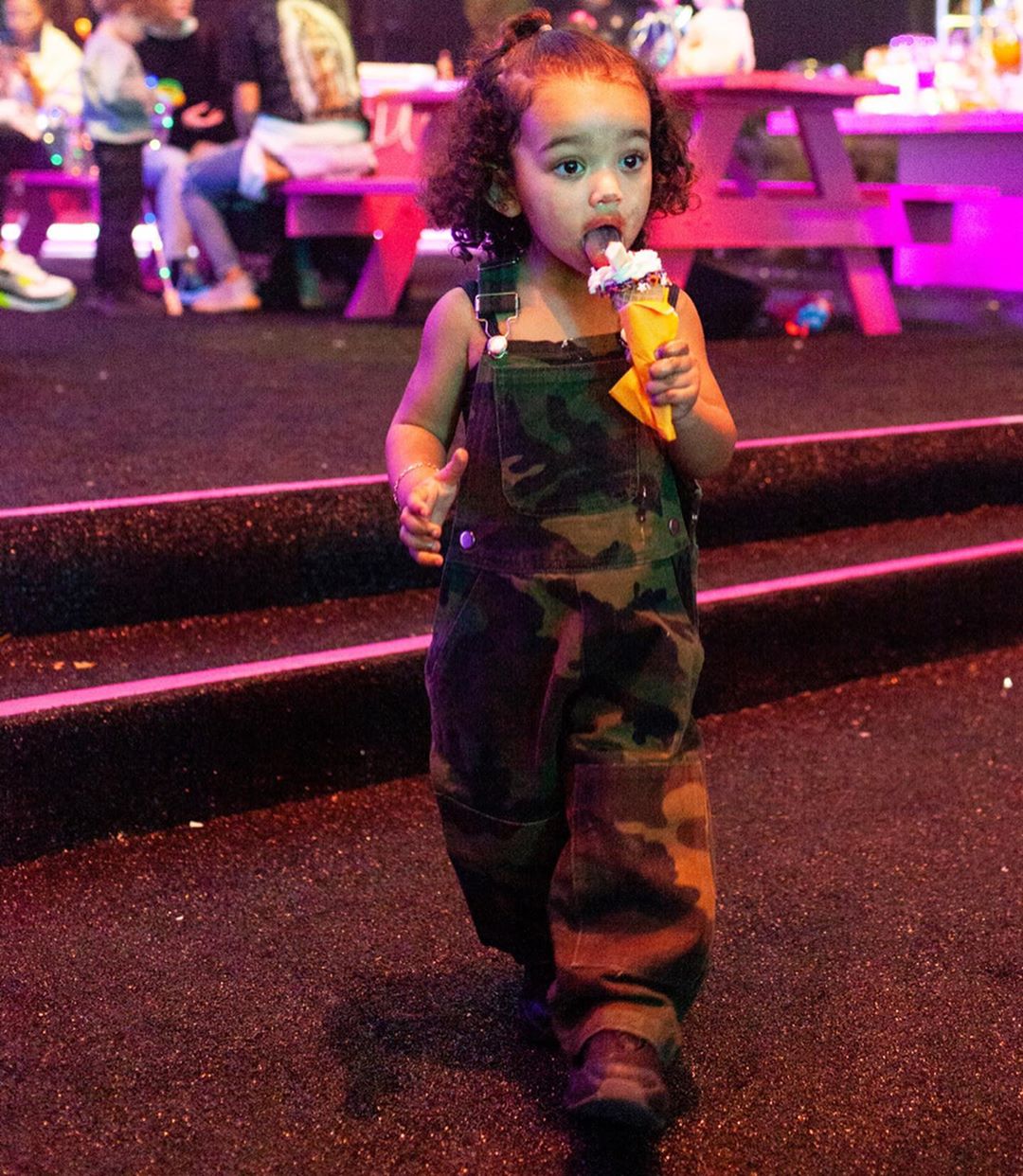 Всі в зборі: Кім Кардашьян розчулила мережу зворушливими фото з усією родиною