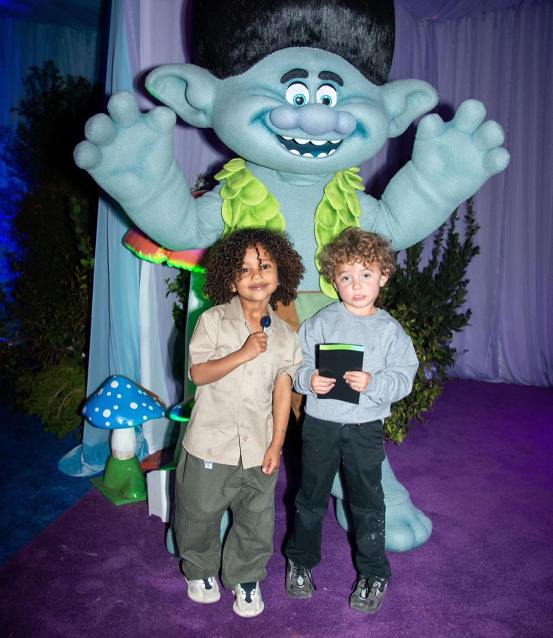 Всі в зборі: Кім Кардашьян розчулила мережу зворушливими фото з усією родиною