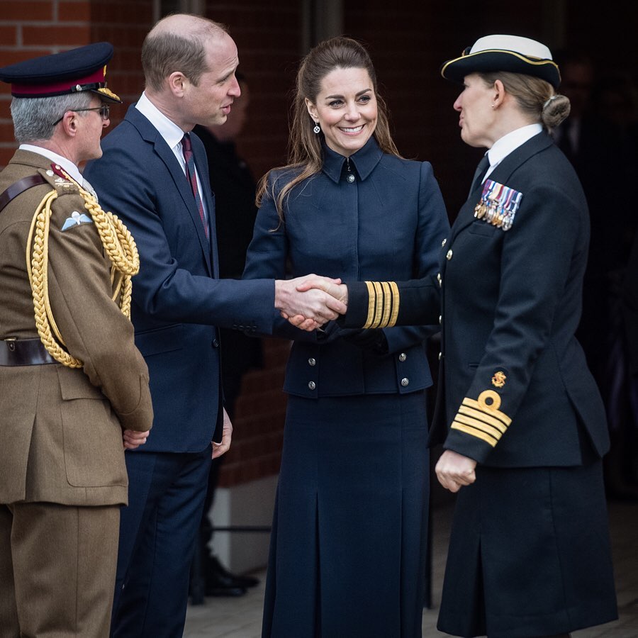 Струнка і щаслива: Кейт Міддлтон підкреслила досконалу фігуру стильним total black образом