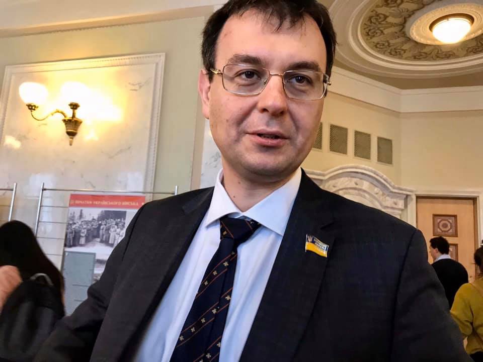 Нардеп от "Слуги народа" пришел в Раду с дорогим аксессуаром Gucci