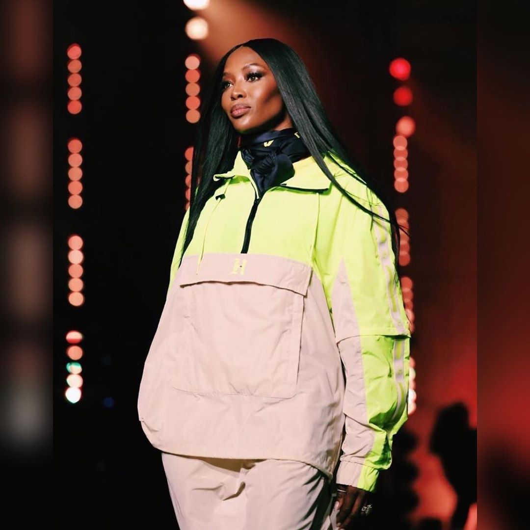 Стареют все, кроме нее: 49-летняя Наоми Кэмпбелл восхитила сеть молодым внешним видом