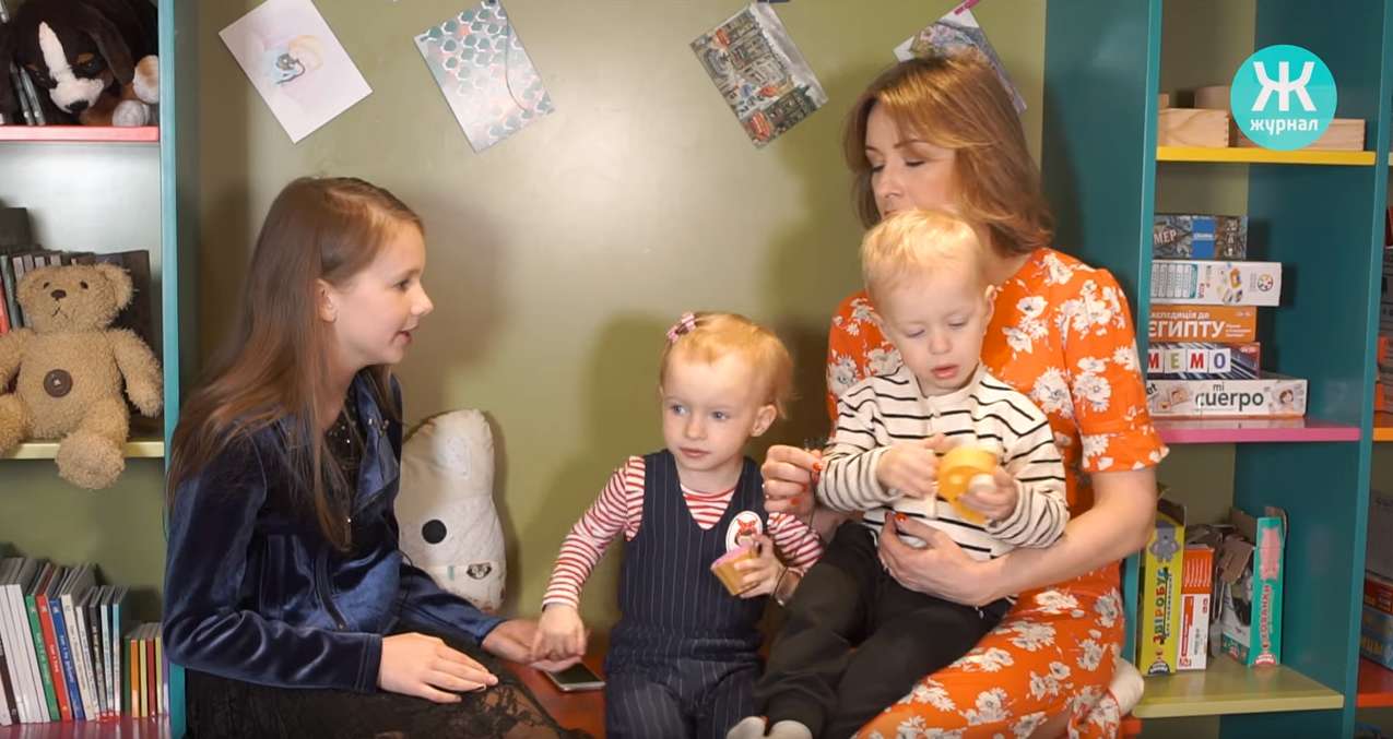 "У них очень тесная связь": Елена Кравец впервые показала лица своих двойняшек