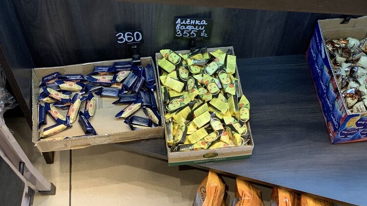 У Києві торгують російськими цукерками з-під поли: ціна космічна