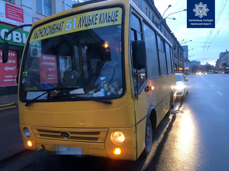 У Рівному підліток викрав маршрутку з пасажирами і заробив на квитках