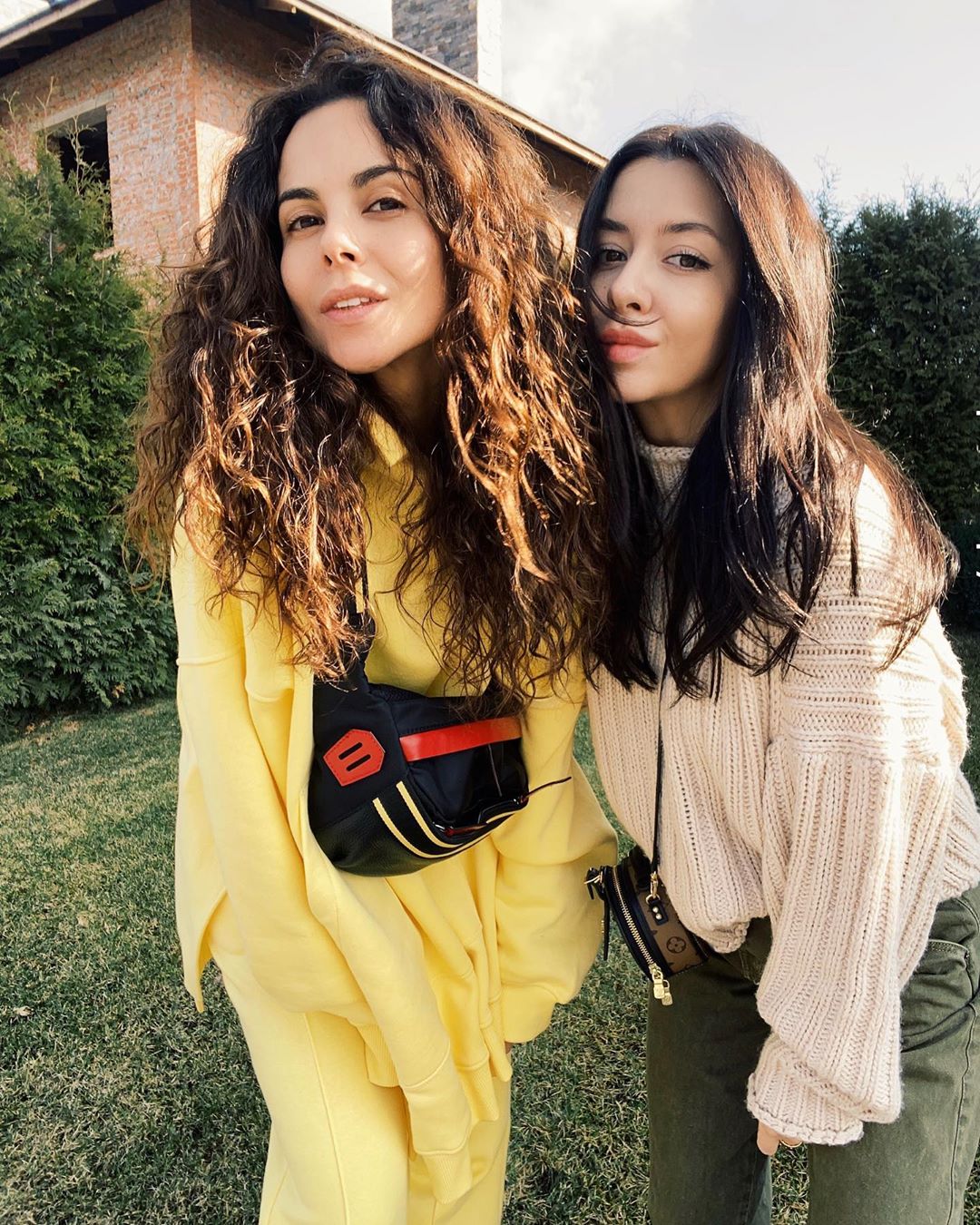 &quot;Сестра?&quot;: Настя Каменских показала еще одного члена своей семьи